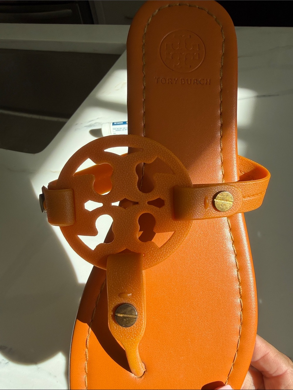 Tory Burch Orange Logo Leather Thong Sandals - Picture 2 of 3